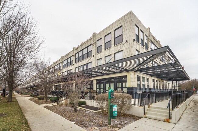 Building Photo - 1000 W 15th St
