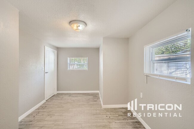 Building Photo - 7001 Onyx Dr N