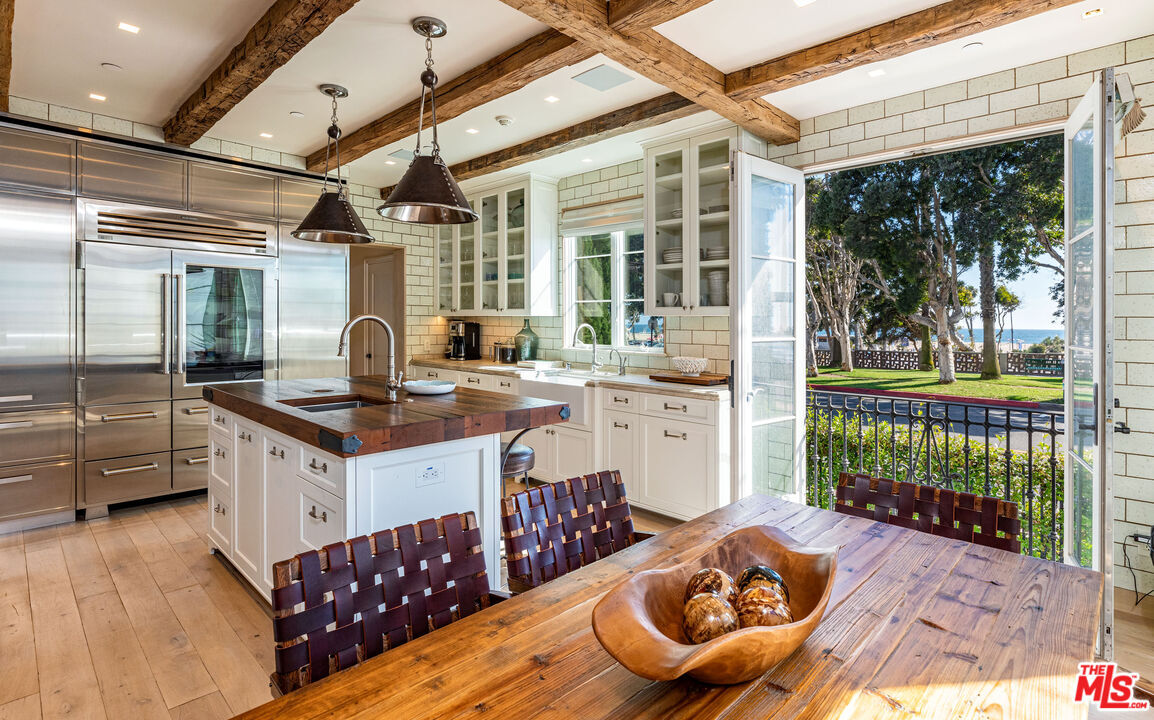 Primary Photo - 127 Hollister Ave