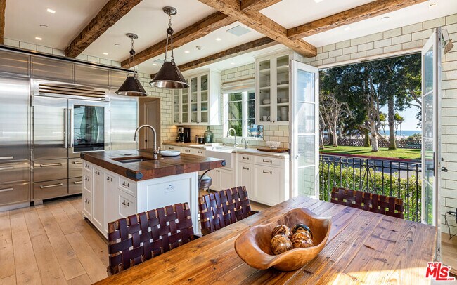 Foto del edificio - 127 Hollister Ave