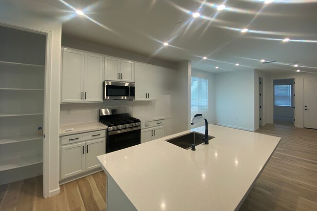 Foto del edificio - 3960 Valance Wy