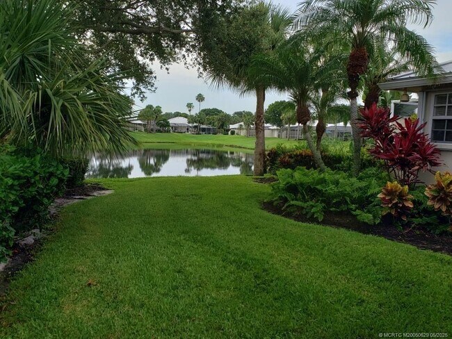 Foto del edificio - 1652 SW Waterfall Blvd