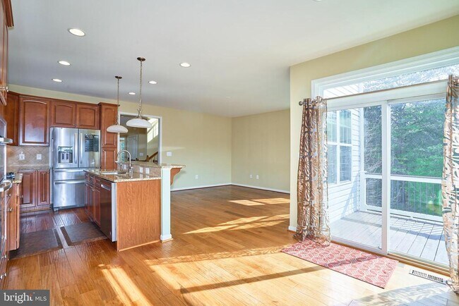 Building Photo - 41625 Broxbourne Terrace