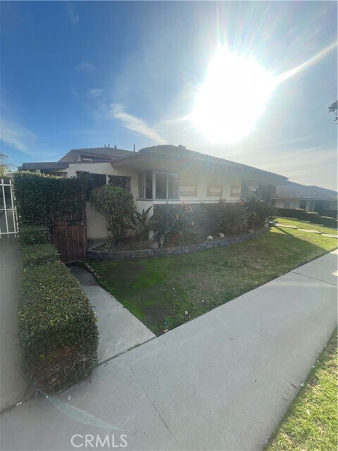 Foto principal - 5150 W Slauson Ave