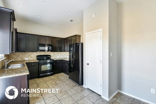 Foto del edificio - 6523 Candlecrest Ct