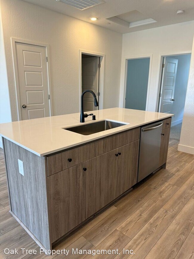 Foto del edificio - 3 br, 2 bath House - 572 N. Chapel Hill