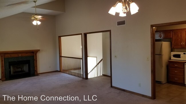 Building Photo - 930 Goldfinch Ln