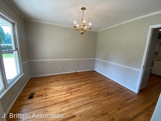 Building Photo - 3 br, 2.5 bath House - 1302 Primrose Place