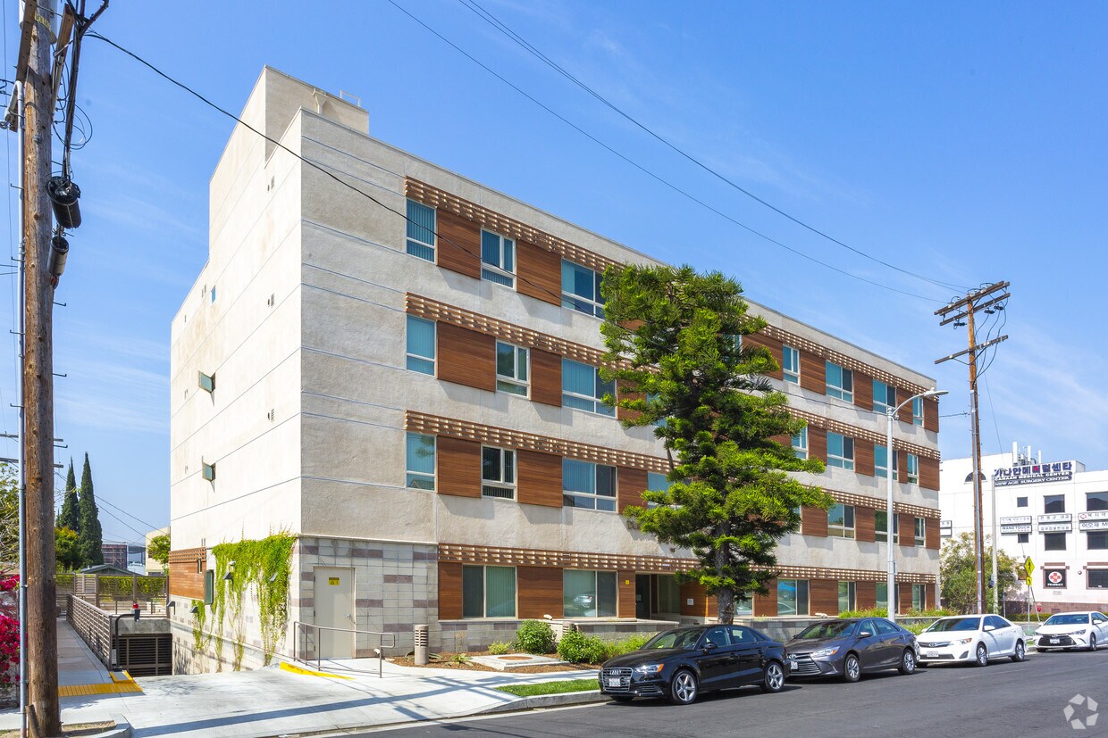 Building Photo - Durae Crenshaw House