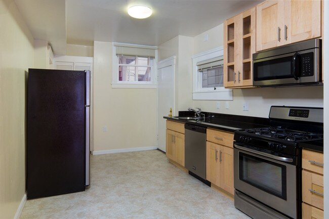 Building Photo - 1706 Steiner St