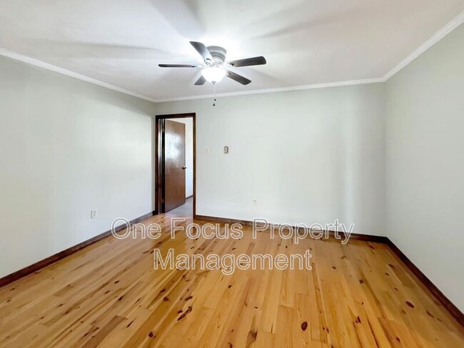 Building Photo - 610 Huston St