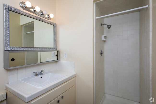 2BR, 2BA - 1,100SF - Primary Bathroom - Riviera Apartments