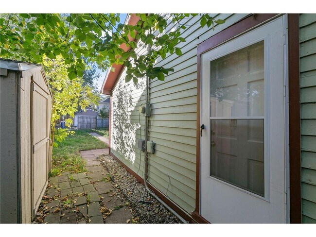 Foto del edificio - 906 Charles Ave