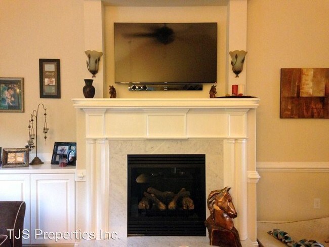 Building Photo - 221 Pecan Grove Ct