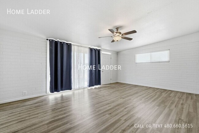 Foto del edificio - 596 W Harding Ave