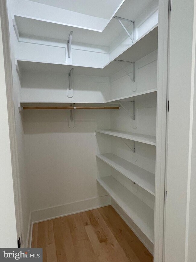 Foto del edificio - 863 N Burlington St