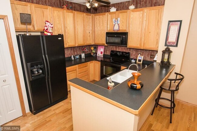 Foto del edificio - 1076 Hillvale Ave N