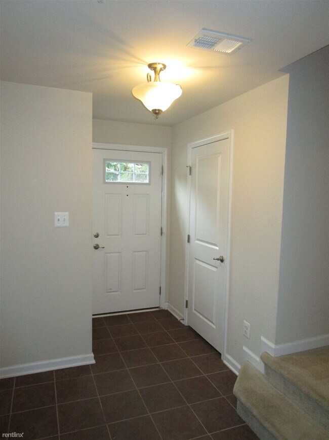 Building Photo - 4 br, 3.5 bath Townhome - 791 Grape Vine Loop