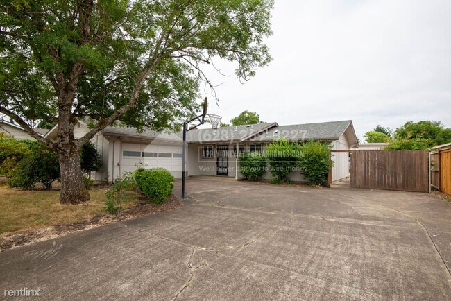 Building Photo - 3 br, 2 bath House - 2558 N 20th Street -