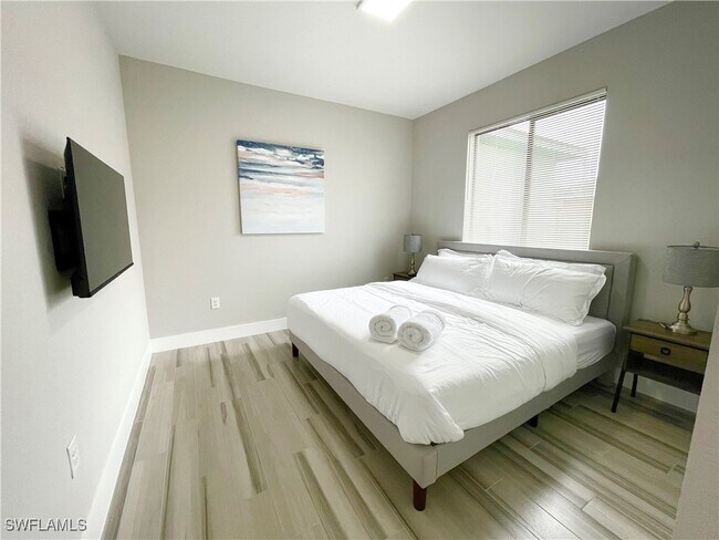 Building Photo - 812 SW 8th Pl