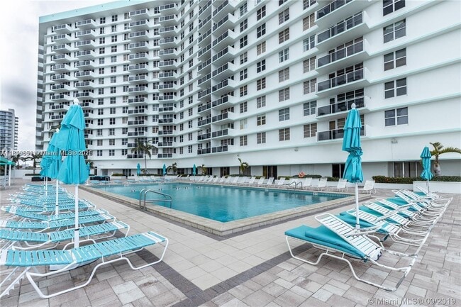 Foto del edificio - 3725 S Ocean Dr