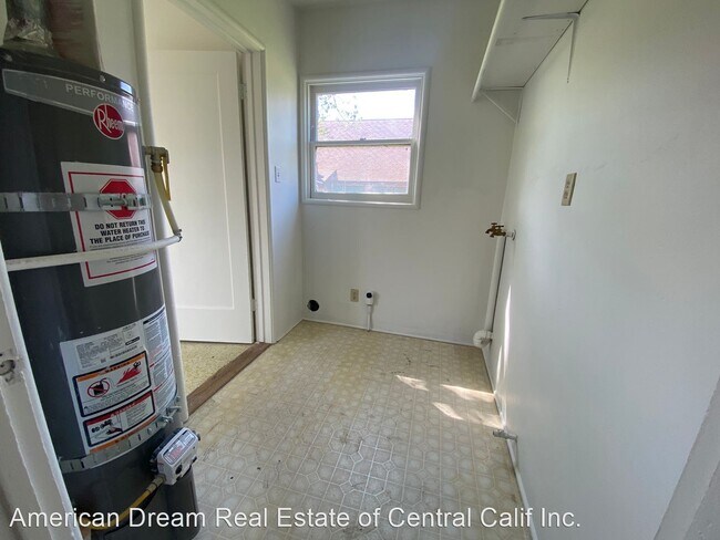 Building Photo - 1 br, 1 bath House - 1511 Whitley Ave.