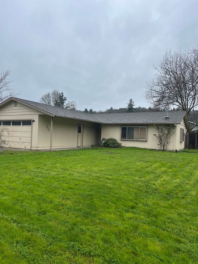 Foto principal - Welcome to your quiet NW neighborhood near...