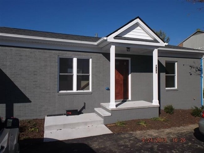 4 Bedroom, 4.5 Bath Duplex - 4 Bedroom, 4.5 Bath Duplex House