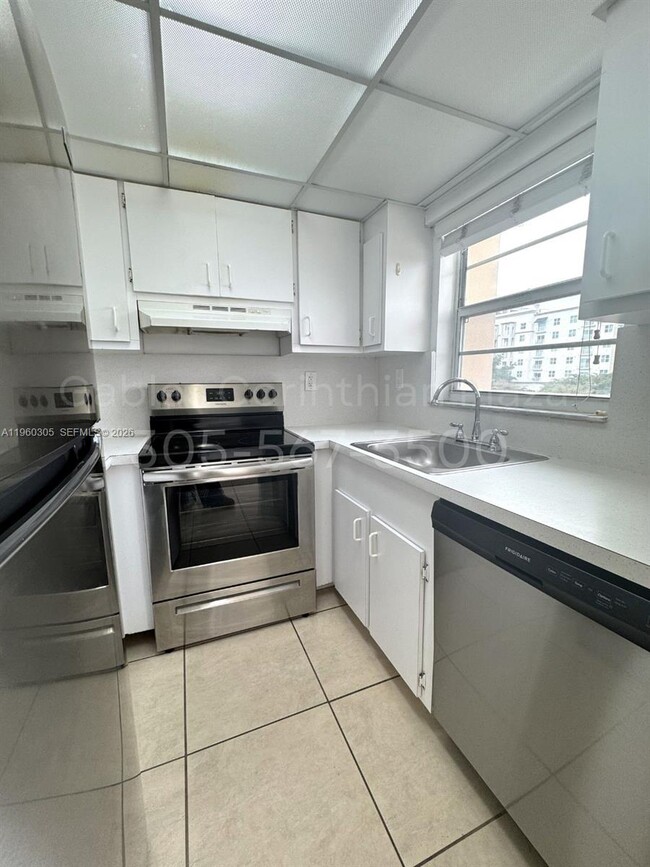 Building Photo - 22 Salamanca Ave