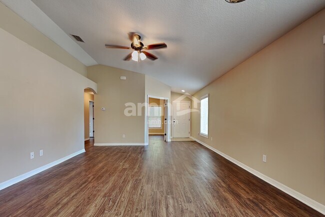 Foto del edificio - 18025 Cypress Bay Pky