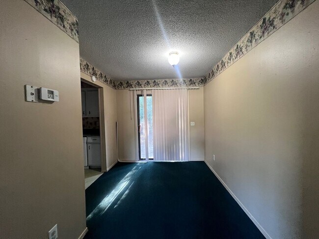 Foto del edificio - Cozy Westwood Townhouse- 2 BD, 1.5 BA