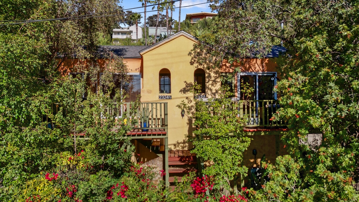 Primary Photo - 2324 Teviot St