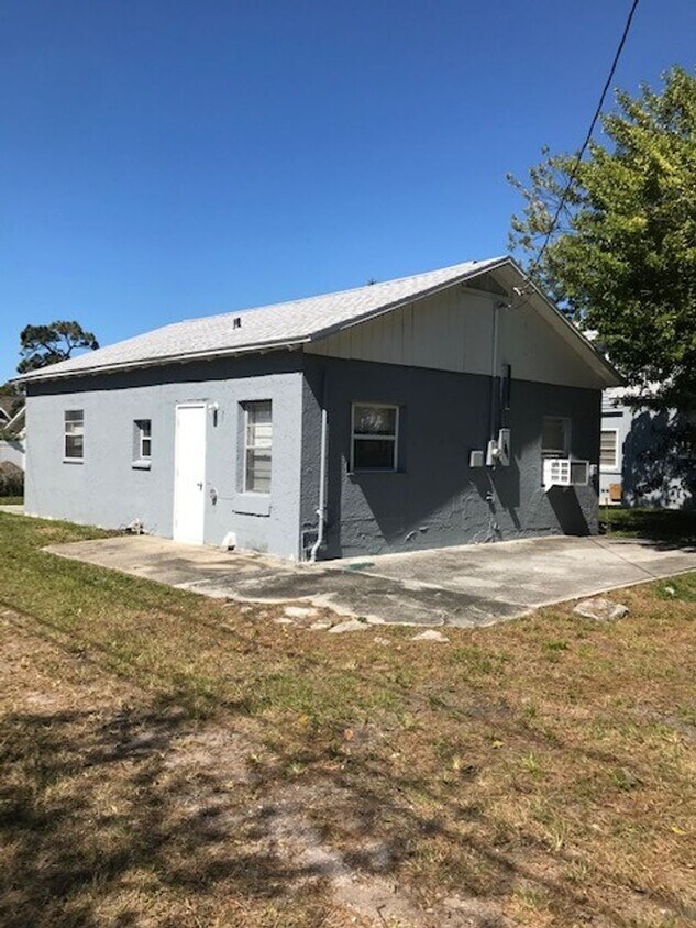 Primary Photo - 2 Bedroom, 1 Bath Home - ST PETERSBURG