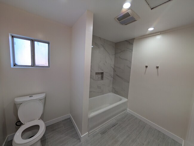 Foto del edificio - 1849 E Poinsettia St