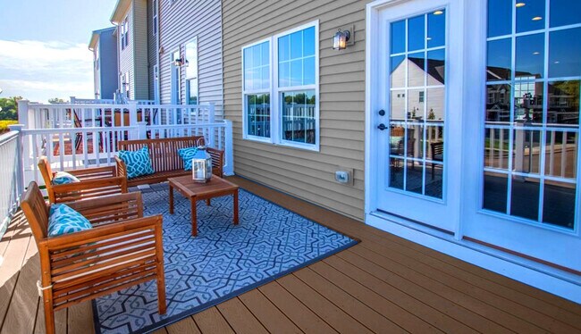 Terraza Trex - 115 Peabody Way