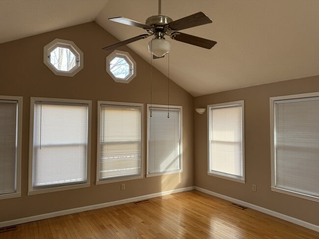 Foto del edificio - 375 Holly Mountain Farm Rd