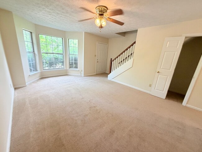 Building Photo - 2 Bedroom, 1 1/2 Bathrooms - Townhouse West Rome