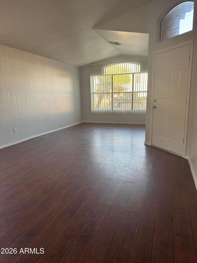 Foto del edificio - 1710 N 125th Ln