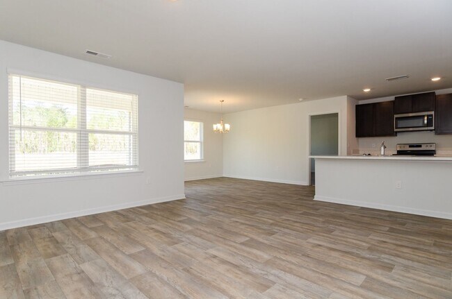 Building Photo - 611 Avington Ln NE