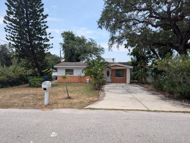 Building Photo - 4223 W Laurel St