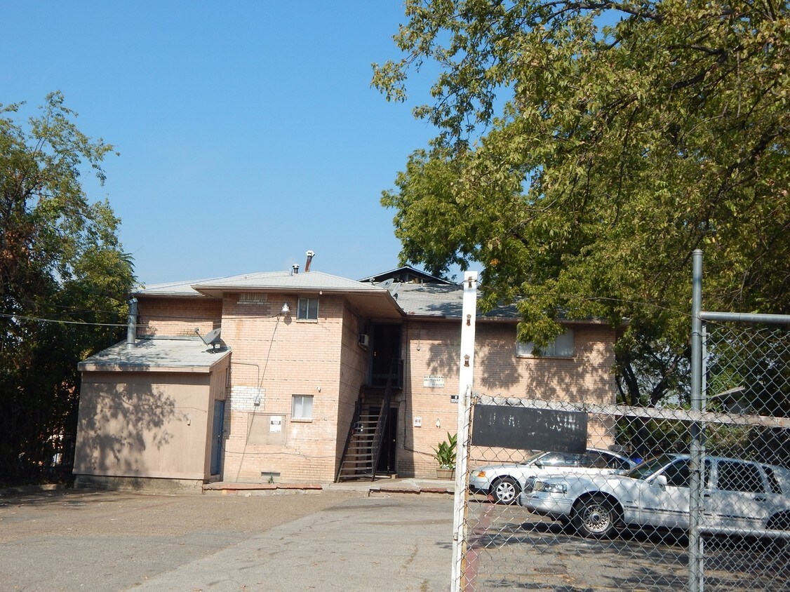 Building Photo - Bryan Ridge