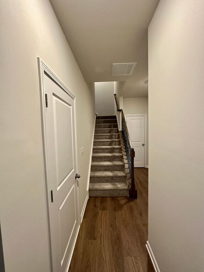 Foto del edificio - Elegant Townhome located in Ballantyne!