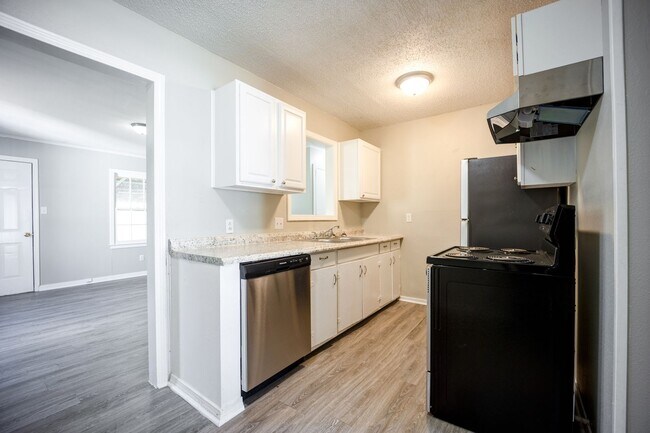 Foto del edificio - Freshly Updated 3 Bedroom Home