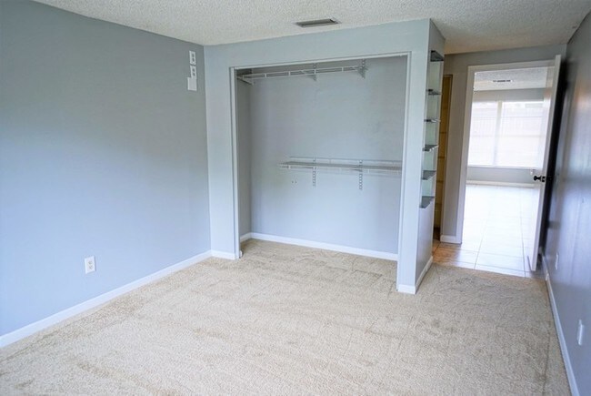Building Photo - 3-Bed, 2-Bath, 1-Car Garage in Northdale