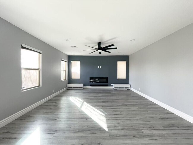 Building Photo - Welcome to a stunning 4-bedroom, 3-bath Home