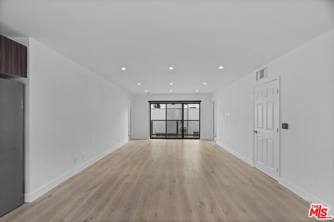 Foto del edificio - 725 N Alfred St