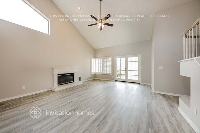 Building Photo - 1029 E Villa Theresa Dr