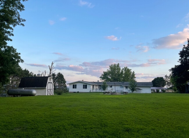 Building Photo - 10635 Loop Rd