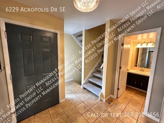 Building Photo - Forest Hills Condo Assn 3 Bedroom 3 Bathro...