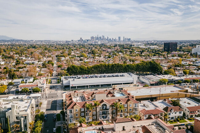 Foto del edificio - Essex Properties at Miracle Mile